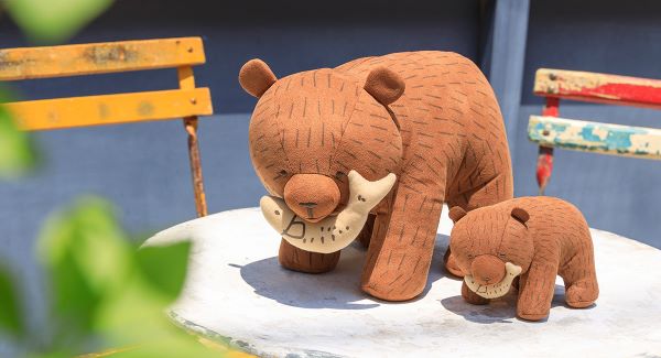 北海道の民芸品、“木彫り熊”をぬいぐるみで 5年ぶりの再販決定、予約受け付け中 | くらし | 株式会社 共同通信社